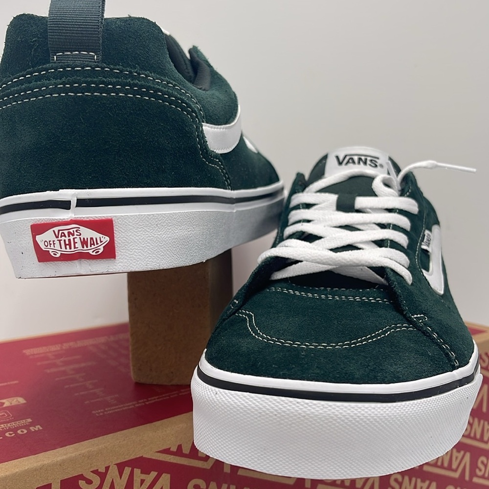 Vans Men’s Filmore Suede Scarab/White
VN000CSUDDF
Sneakerss - Picture 8 of 16